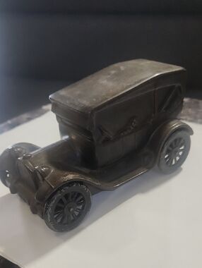 Vintage-Style Metal Car Decorative Figurine - Bronze Finish.